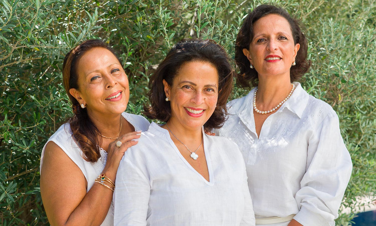 NOTRE MÈRE, image size:1200x722