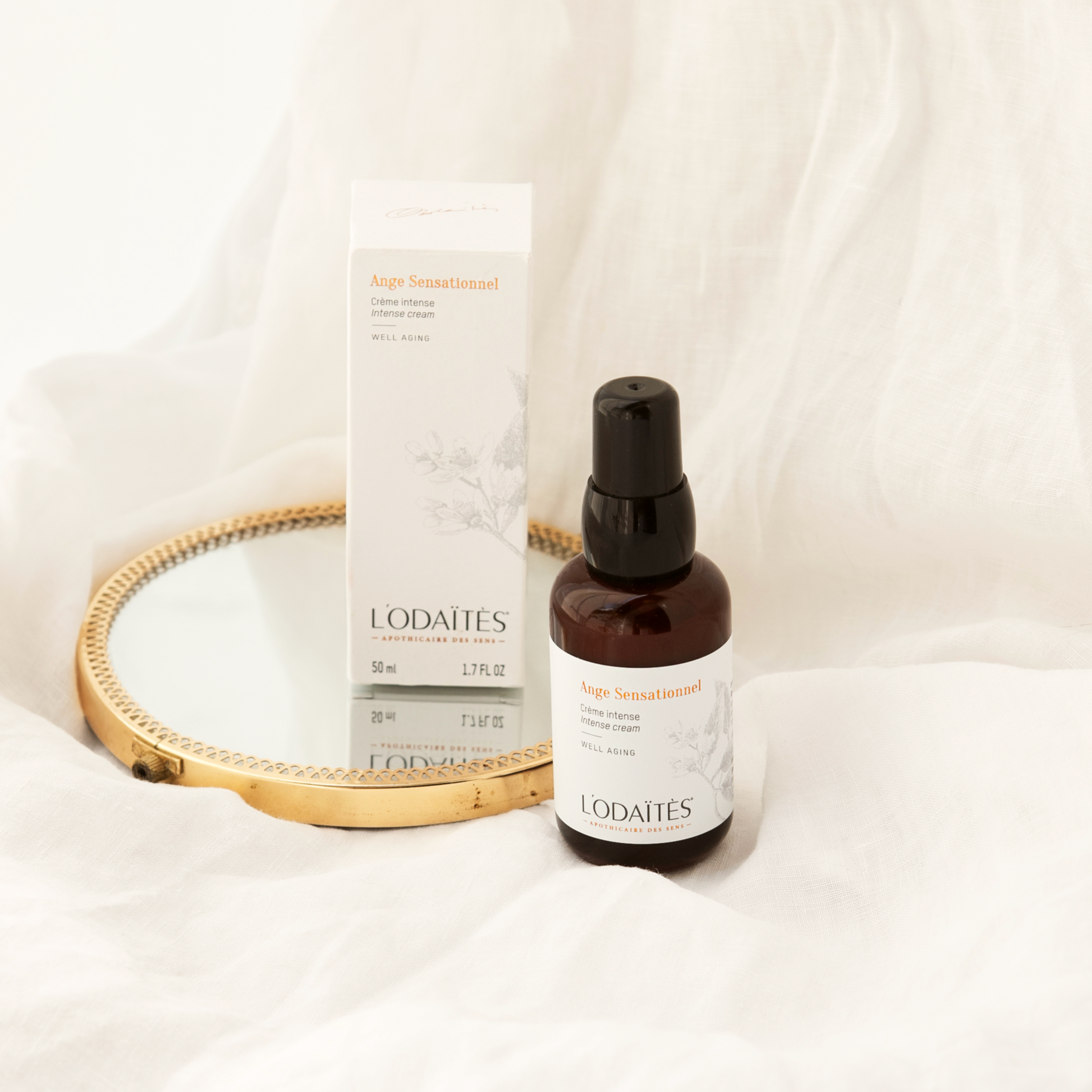 Crème intense well-aging Ange Sensationnel de L'Odaïtès avec son étui posé sur un miroir